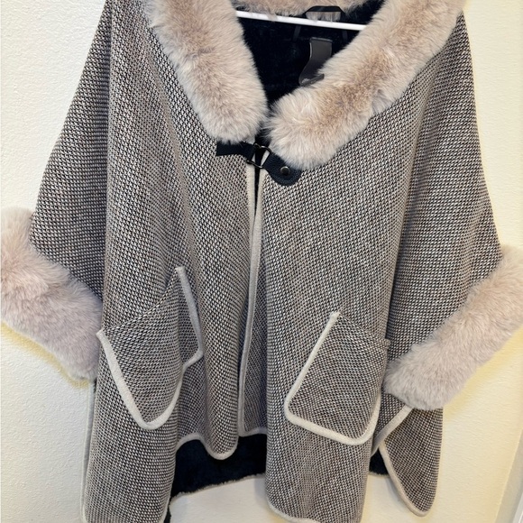 Vince Camuto Taupe and Cream Faux Fur Trim Cape - Picture 4 of 9